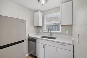 18015 1st St E, Redington Shores, FL 33708 - Photo 10