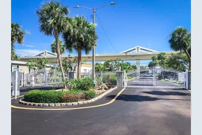 4851 W Gandy Boulevard #B9L36, Tampa, FL 33611 - Photo 10