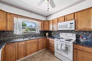 1831 Oak Lake Dr, Clearwater, FL 33764 - Photo 22