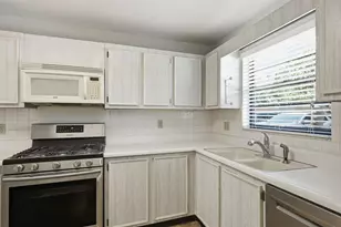 6070 80th St N, Saint Petersburg, FL 33709 - Photo 22