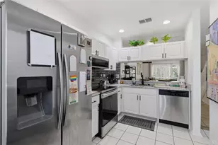 30029 Granda Hills Ct, Wesley Chapel, FL 33543 - Photo 4
