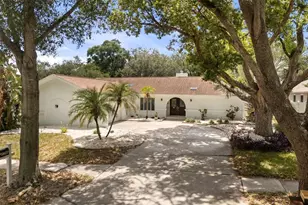 2786 Valencia Ln W, Palm Harbor, FL 34684 - Photo 1