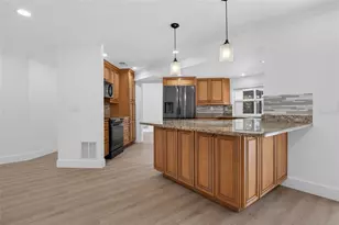 12114 Rhonda Terrace, Seminole, FL 33772 - Photo 14