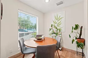8642 Mallard Reserve Dr, Tampa, FL 33614 - Photo 12