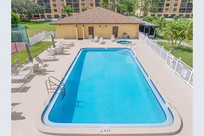 5817 Park Street N #302, Saint Petersburg, FL 33709 - Photo 4