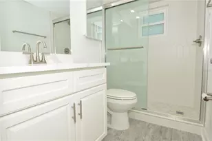 4700 Cove Cir, Saint Petersburg, FL 33708 - Photo 36