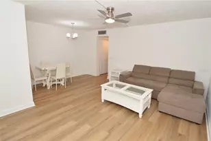 4700 Cove Cir, Saint Petersburg, FL 33708 - Photo 10
