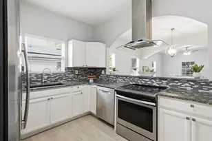 2815 N Taliaferro Ave, Tampa, FL 33602 - Photo 2