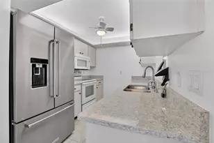 213 Glen Ellen Pl, Sun City Center, FL 33573 - Photo 12