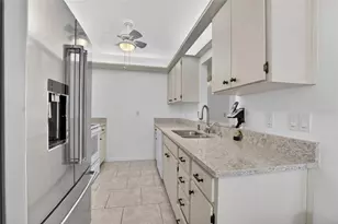 213 Glen Ellen Pl, Sun City Center, FL 33573 - Photo 10