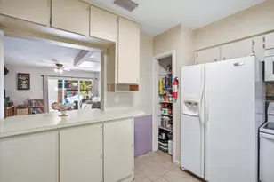 10017 N 52nd St, Tampa, FL 33617 - Photo 8