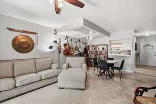 10017 N 52nd St, Tampa, FL 33617 - Photo 14