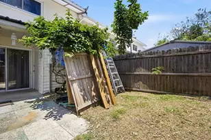 10017 N 52nd St, Tampa, FL 33617 - Photo 24