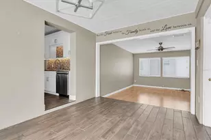 200 62nd St N, Saint Petersburg, FL 33710 - Photo 12