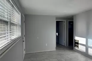 351 50th Ave N, Saint Petersburg, FL 33703 - Photo 8