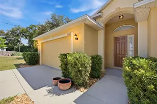 15107 Monet Dr, Tampa, FL 33613 - Photo 2