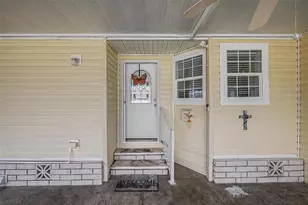 37200 Neukom Ave, Zephyrhills, FL 33541 - Photo 4