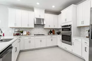 11400 Strong Stem Row, San Antonio, FL 33576 - Photo 6