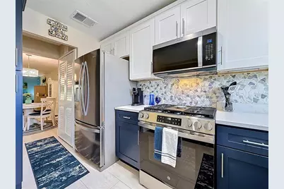 3018 59th Street S #103, Gulfport, FL 33707 - Photo 6