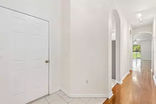 18107 Nassau Point Dr, Tampa, FL 33647 - Photo 2