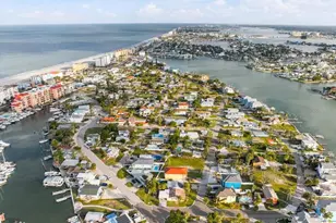 13104 4th St E, Madeira Beach, FL 33708 - Photo 14