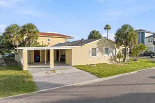 13104 4th St E, Madeira Beach, FL 33708 - Photo 2