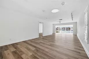 594 Boca Ciega Point Blvd N, Saint Petersburg, FL 33708 - Photo 14