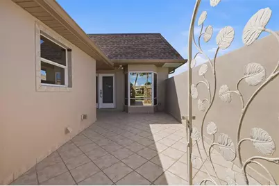594 Boca Ciega Point Boulevard N, Saint Petersburg, FL 33708 - Photo 4
