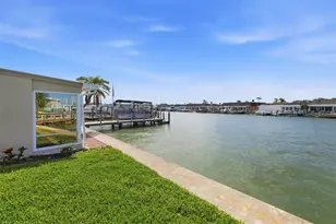 594 Boca Ciega Point Blvd N, Saint Petersburg, FL 33708 - Photo 8