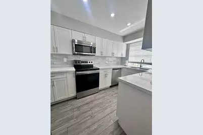 7512 Bolanos Court #7512, Tampa, FL 33615 - Photo 6