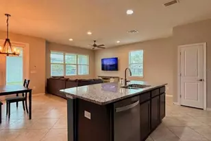 5703 Village Center Dr, Lithia, FL 33547 - Photo 8