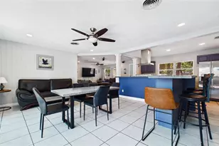 6400 Pelican Dr S, Saint Petersburg, FL 33707 - Photo 10