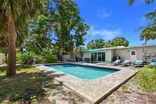 6400 Pelican Dr S, Saint Petersburg, FL 33707 - Photo 36