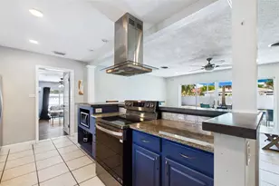 6400 Pelican Dr S, Saint Petersburg, FL 33707 - Photo 12