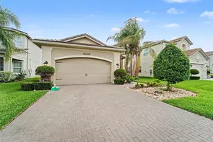30867 Lindentree Dr, Wesley Chapel, FL 33543 - Photo 2