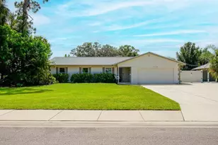 5218 Venetian Blvd NE, Saint Petersburg, FL 33703 - Photo 2