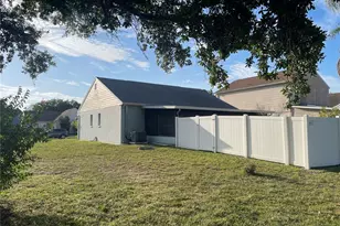 11001 Sunswept Pl, Tampa, FL 33624 - Photo 4