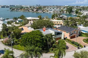 735 79th Cir S, Saint Petersburg, FL 33707 - Photo 2