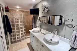 735 79th Cir S, Saint Petersburg, FL 33707 - Photo 32