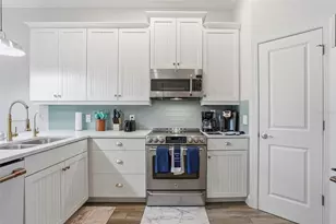 3162 Moorings Dr, Saint Petersburg, FL 33712 - Photo 18