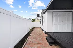 13707 Plymouth St, Madeira Beach, FL 33708 - Photo 22