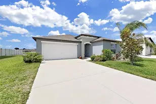 5413 Blue Azure Dr, Wimauma, FL 33598 - Photo 2