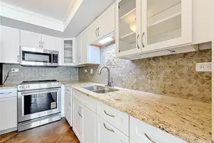450 Treasure Island Causeway, Treasure Island, FL 33706 - Photo 18