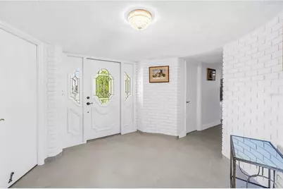 2067 Massachusetts Avenue NE, Saint Petersburg, FL 33703 - Photo 6