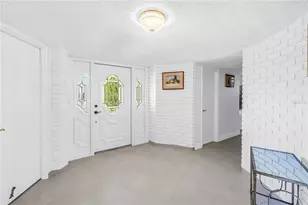 2067 Massachusetts Ave NE, Saint Petersburg, FL 33703 - Photo 6