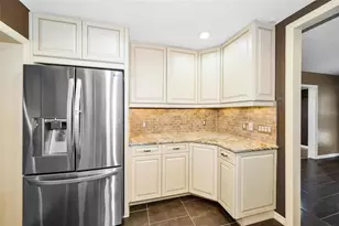 6701 Orchard Dr N, Saint Petersburg, FL 33702 - Photo 8