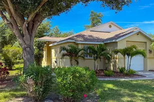317 28th St W, Palmetto, FL 34221 - Photo 2