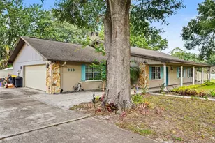 928 Timbergreen Dr, Lakeland, FL 33809 - Photo 2