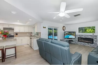 8120 Canterbury Circle, Seminole, FL 33777 - Photo 32