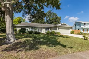 8120 Canterbury Cir, Seminole, FL 33777 - Photo 8